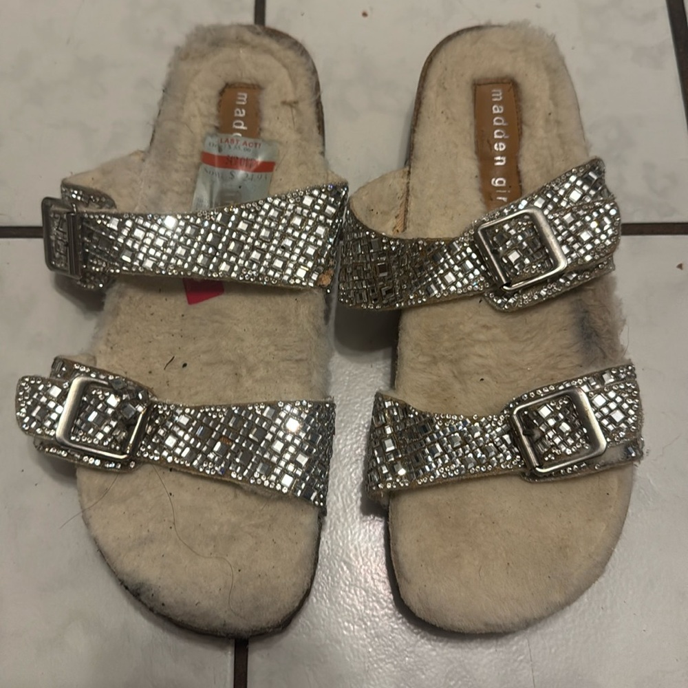 Steve Madden slippers fluffy fur rhinestones tones buckle non slip size 8